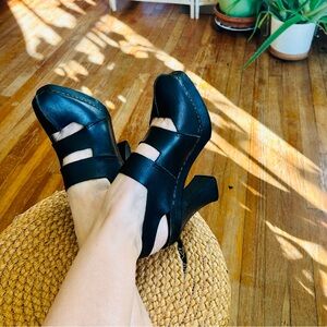 Black Women's wood and leather platforms, vintage early 90s